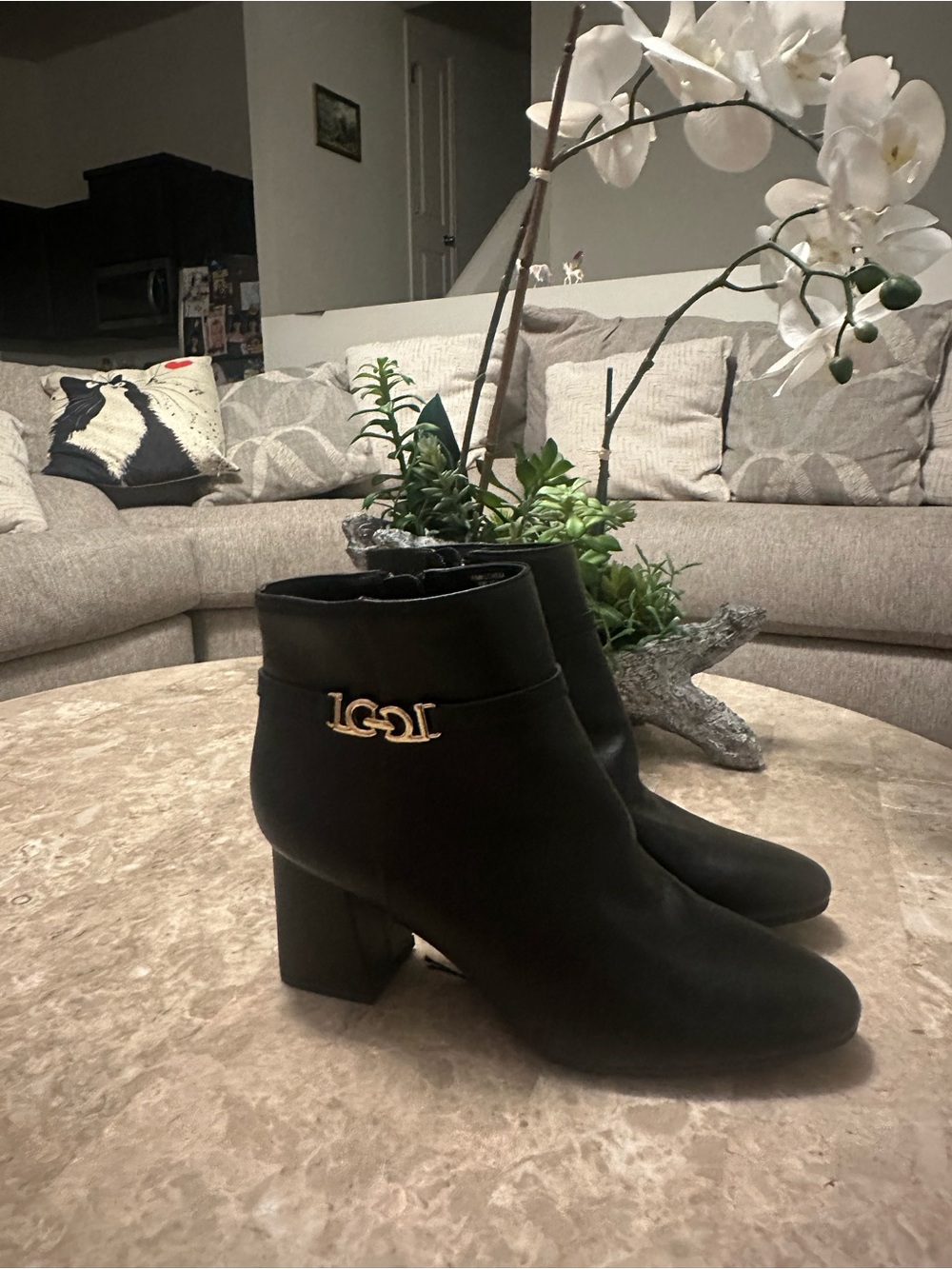 Liz Claiborne foam memory ankle boots size 8,5